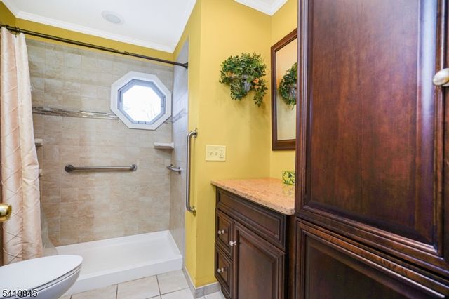 38 Longfellow Dr, Woodbridge Twp., NJ 07067