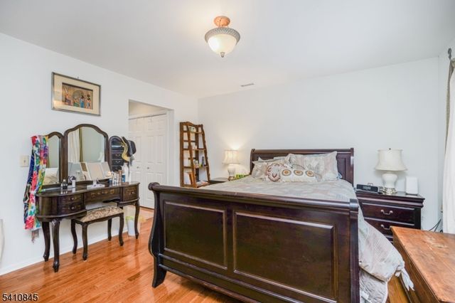 38 Longfellow Dr, Woodbridge Twp., NJ 07067