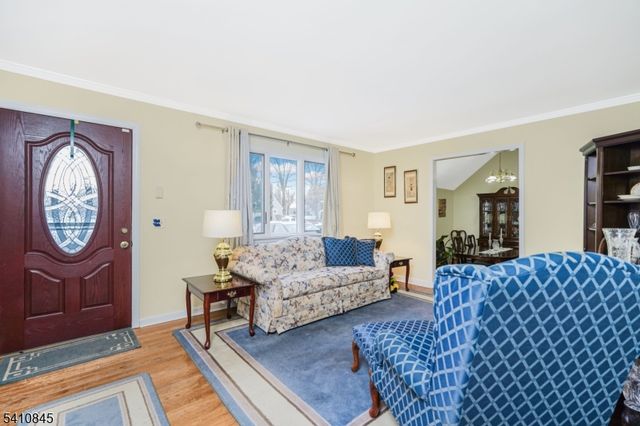 38 Longfellow Dr, Woodbridge Twp., NJ 07067