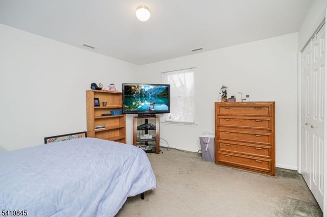 38 Longfellow Dr, Woodbridge Twp., NJ 07067