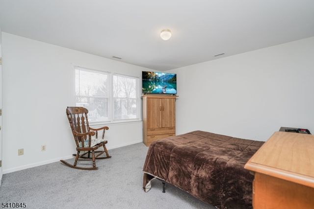 38 Longfellow Dr, Woodbridge Twp., NJ 07067