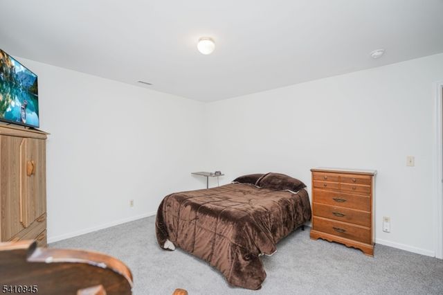 38 Longfellow Dr, Woodbridge Twp., NJ 07067