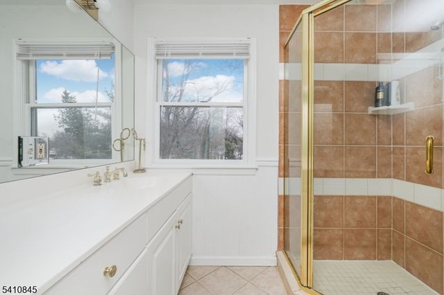 38 Longfellow Dr, Woodbridge Twp., NJ 07067