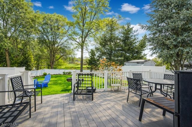 38 Longfellow Dr, Woodbridge Twp., NJ 07067