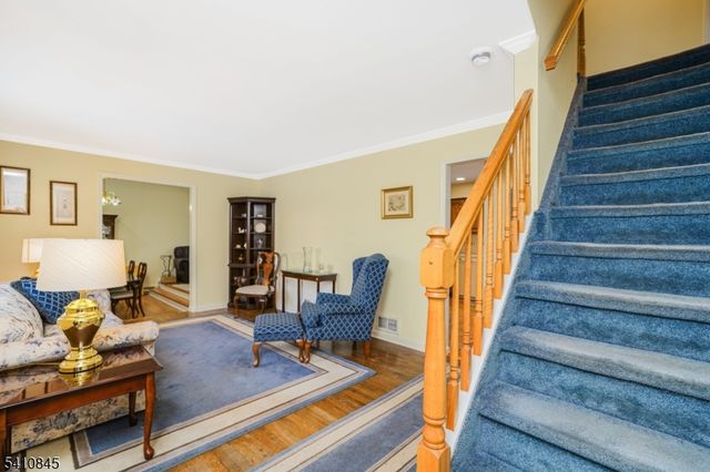 38 Longfellow Dr, Woodbridge Twp., NJ 07067