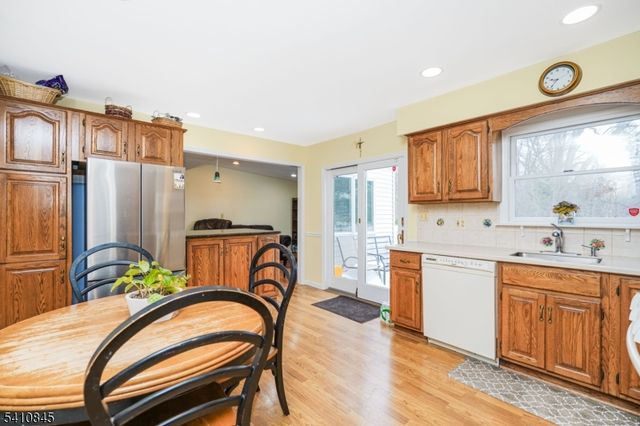 38 Longfellow Dr, Woodbridge Twp., NJ 07067