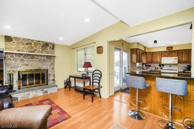 38 Longfellow Dr, Woodbridge Twp., NJ 07067