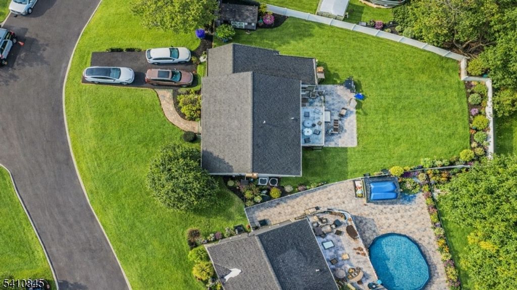 38 Longfellow Dr, Woodbridge Twp., NJ 07067