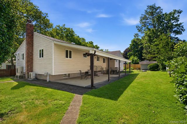 18 Solow Lane, East Northport, NY 11731
