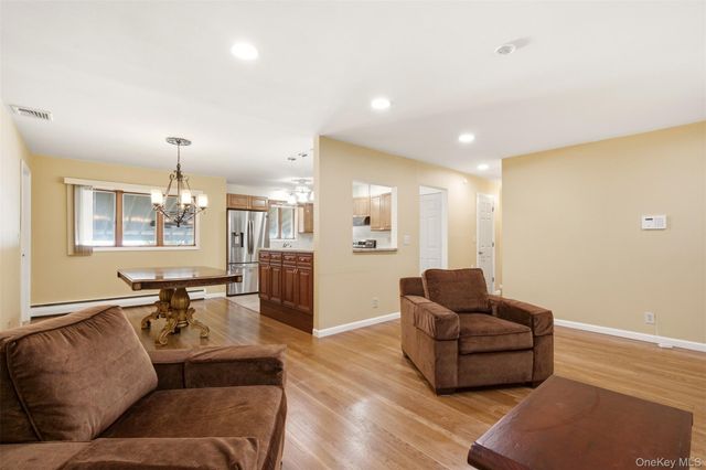 18 Solow Lane, East Northport, NY 11731