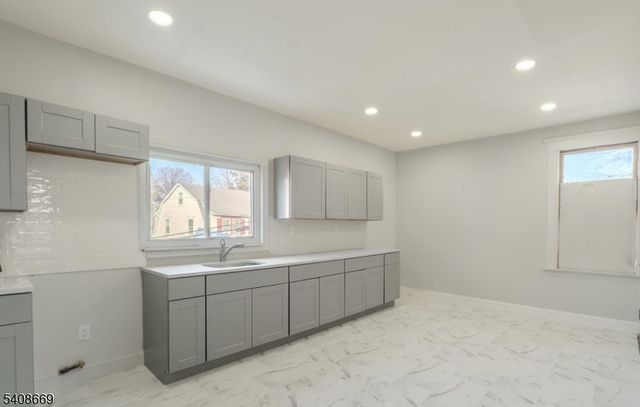 92 Florence Ave, Irvington Twp., NJ 07111