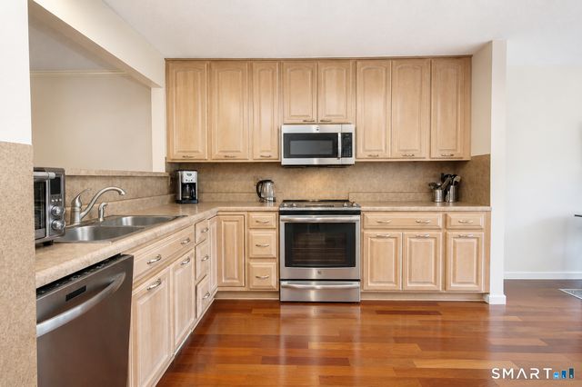 6 Stratford Park 6, Bloomfield, CT 06002