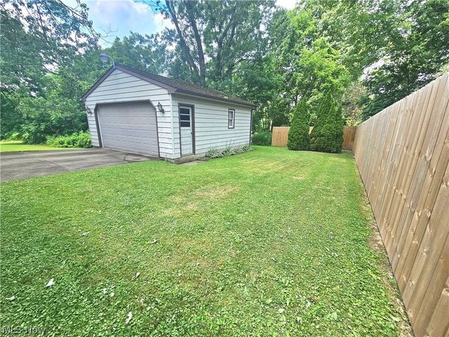 2231 N Glenwood Avenue, Niles, OH 44446