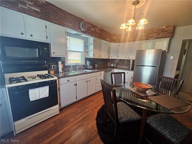 2231 N Glenwood Avenue, Niles, OH 44446