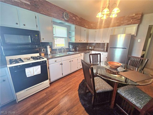 2231 N Glenwood Avenue, Niles, OH 44446