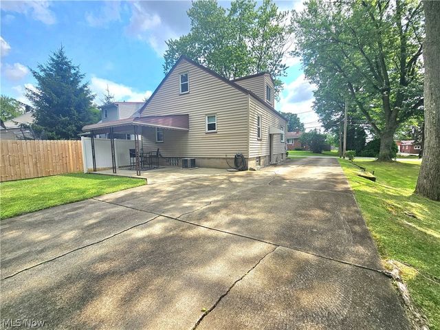 2231 N Glenwood Avenue, Niles, OH 44446