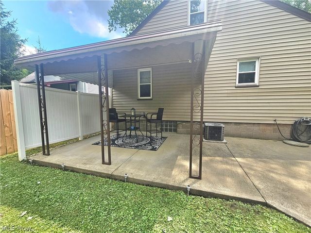 2231 N Glenwood Avenue, Niles, OH 44446