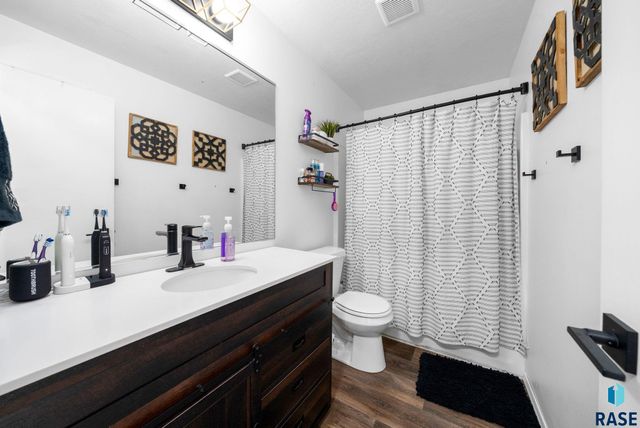 8000 W Eli Ct, Sioux Falls, SD 57106