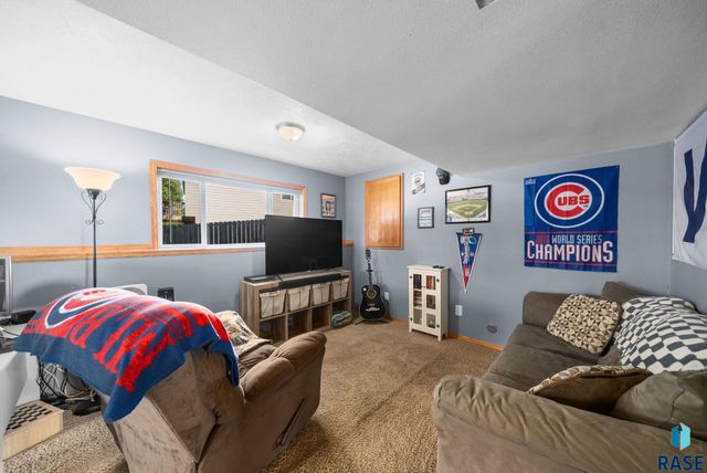 8000 W Eli Ct, Sioux Falls, SD 57106