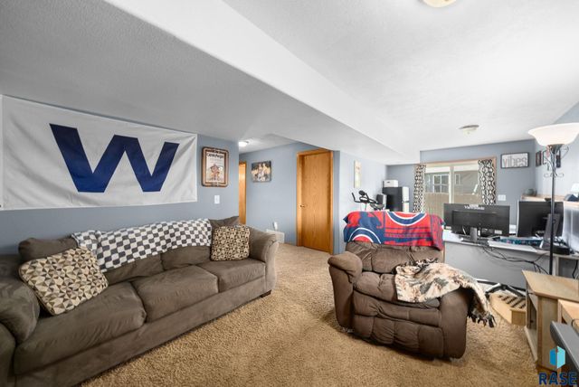 8000 W Eli Ct, Sioux Falls, SD 57106