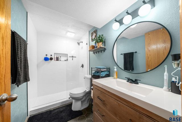 8000 W Eli Ct, Sioux Falls, SD 57106