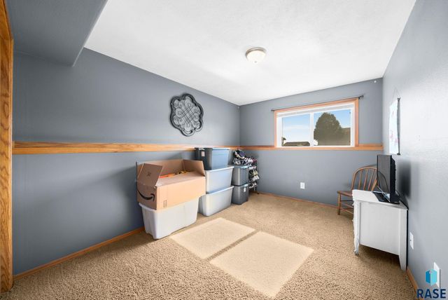 8000 W Eli Ct, Sioux Falls, SD 57106