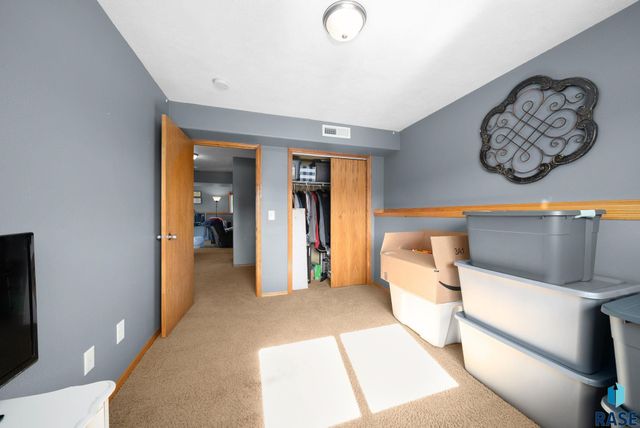 8000 W Eli Ct, Sioux Falls, SD 57106