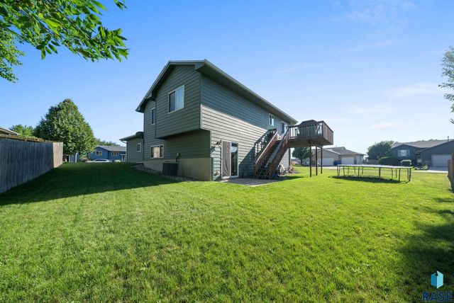 8000 W Eli Ct, Sioux Falls, SD 57106