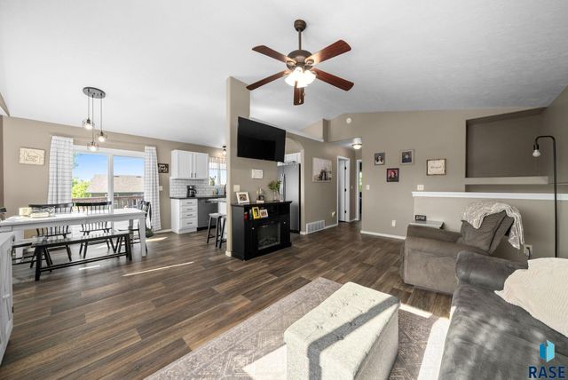 8000 W Eli Ct, Sioux Falls, SD 57106