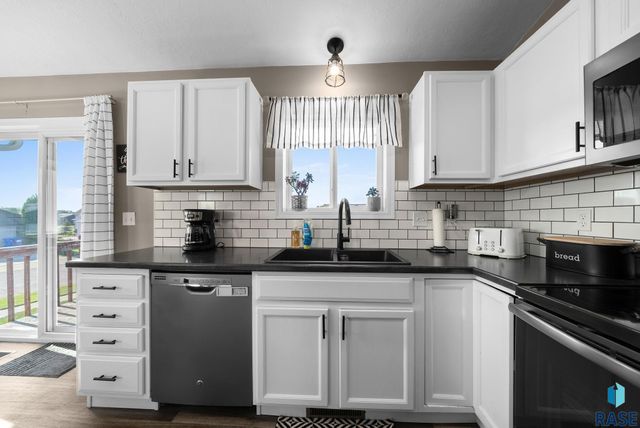 8000 W Eli Ct, Sioux Falls, SD 57106
