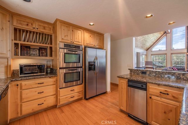 305 Starlight Circle, Big Bear Lake, CA 92315