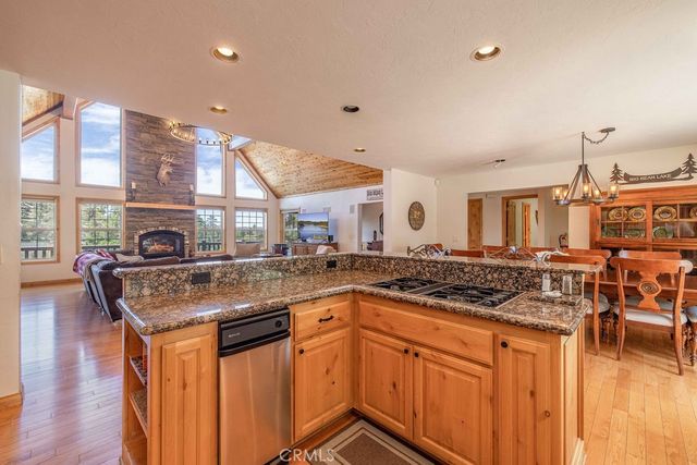 305 Starlight Circle, Big Bear Lake, CA 92315