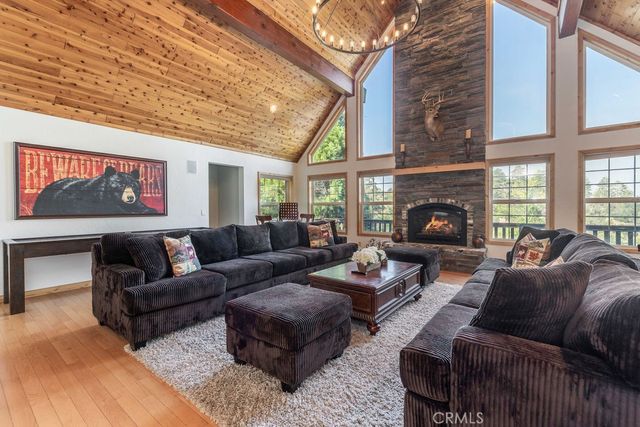 305 Starlight Circle, Big Bear Lake, CA 92315