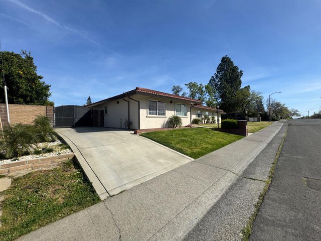 4448 Hackberry Ln, Carmichael, CA 95608