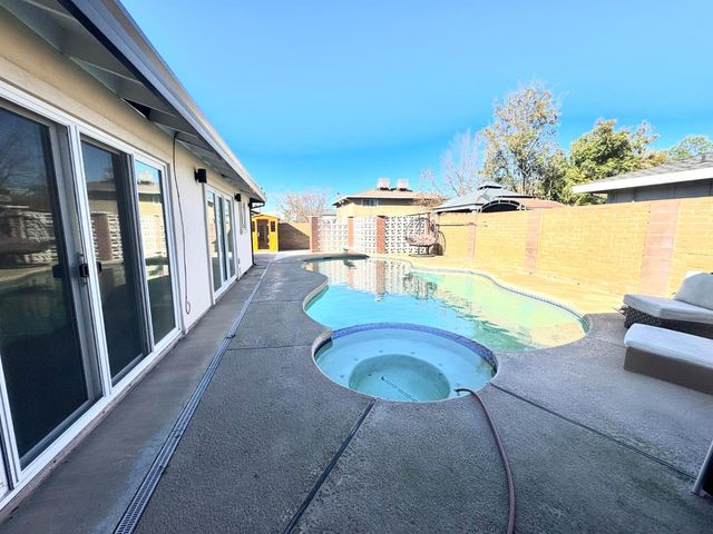 4448 Hackberry Ln, Carmichael, CA 95608