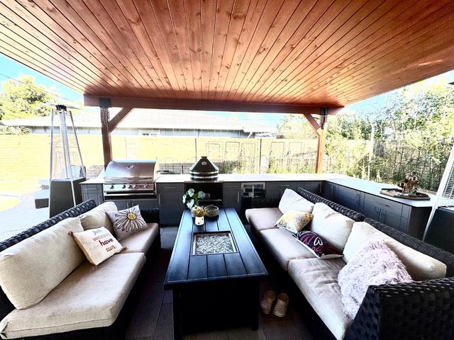 4448 Hackberry Ln, Carmichael, CA 95608