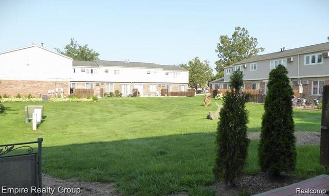 20002 Great Oaks Circle South, Clinton Charter Township, MI 48036