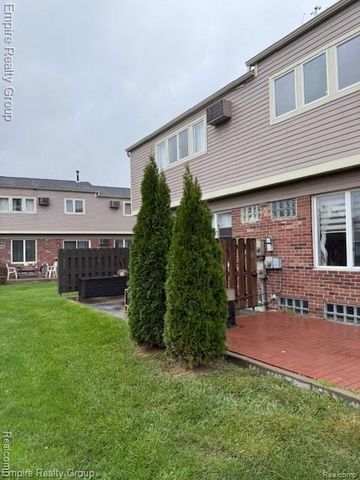 20002 Great Oaks Circle South, Clinton Charter Township, MI 48036