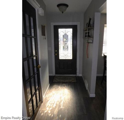 20002 Great Oaks Circle South, Clinton Charter Township, MI 48036