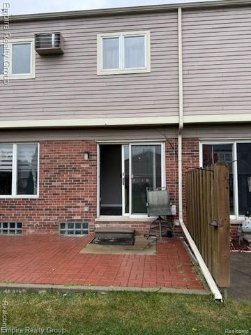 20002 Great Oaks Circle South, Clinton Charter Township, MI 48036