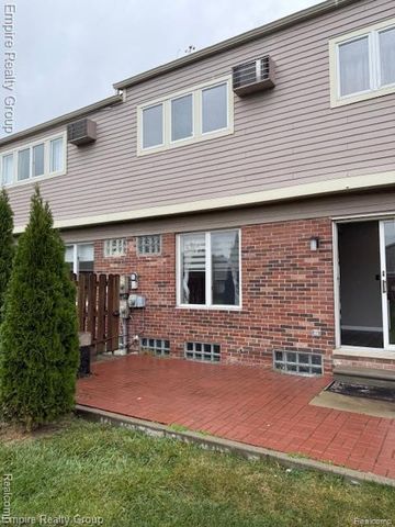 20002 Great Oaks Circle South, Clinton Charter Township, MI 48036