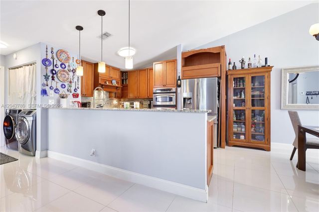 3064 S Oakland Forest Drive 1006, Oakland Park, FL 33309