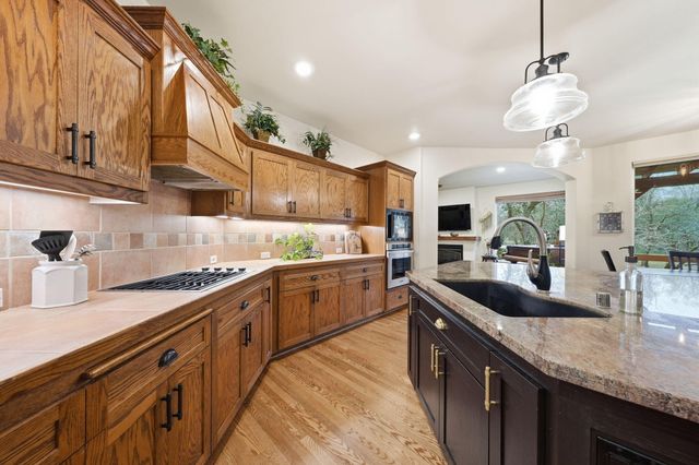 13482 Tierra Heights Road, Redding, CA 96003