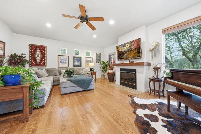 13482 Tierra Heights Road, Redding, CA 96003