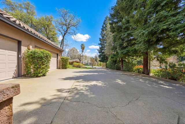 13482 Tierra Heights Road, Redding, CA 96003