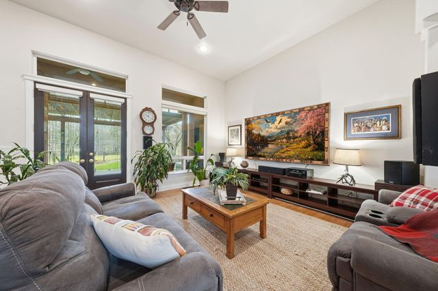 13482 Tierra Heights Road, Redding, CA 96003