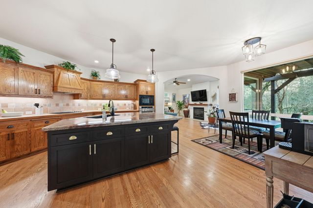 13482 Tierra Heights Road, Redding, CA 96003