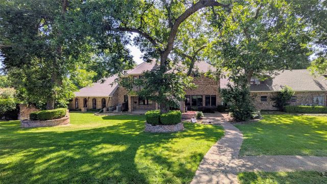 1431 S Houston School Road, Lancaster, TX 75146