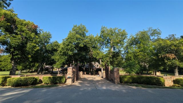 1431 S Houston School Road, Lancaster, TX 75146