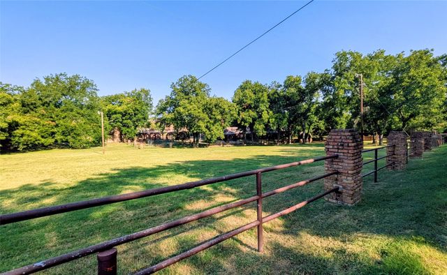 1431 S Houston School Road, Lancaster, TX 75146